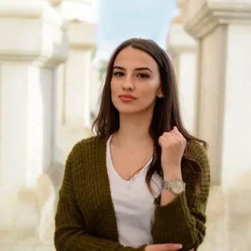 imgi_11_bogdan-glisik-670336-unsplash-512x768-circle